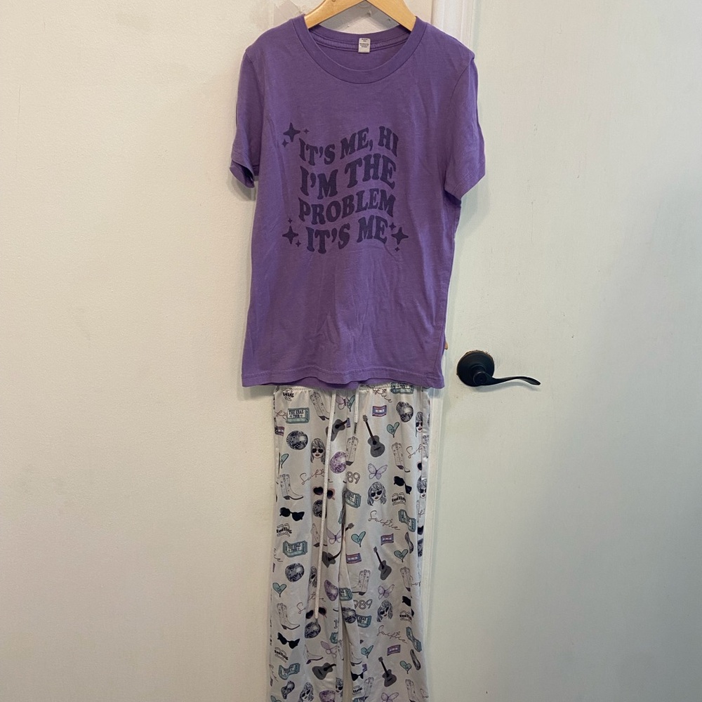 Taylor Swift Graphic Print Pajama Set